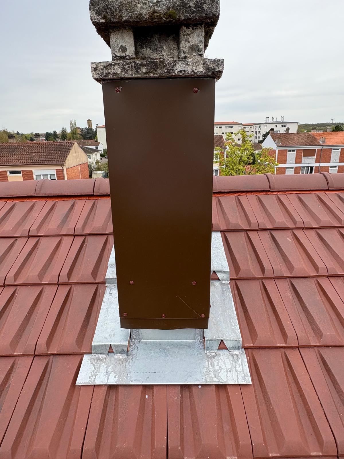 Zinguerie autour d'une cheminée à Montauban 